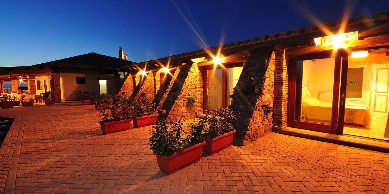 Hotel Corsaro Nero Portu Maga Exterior photo